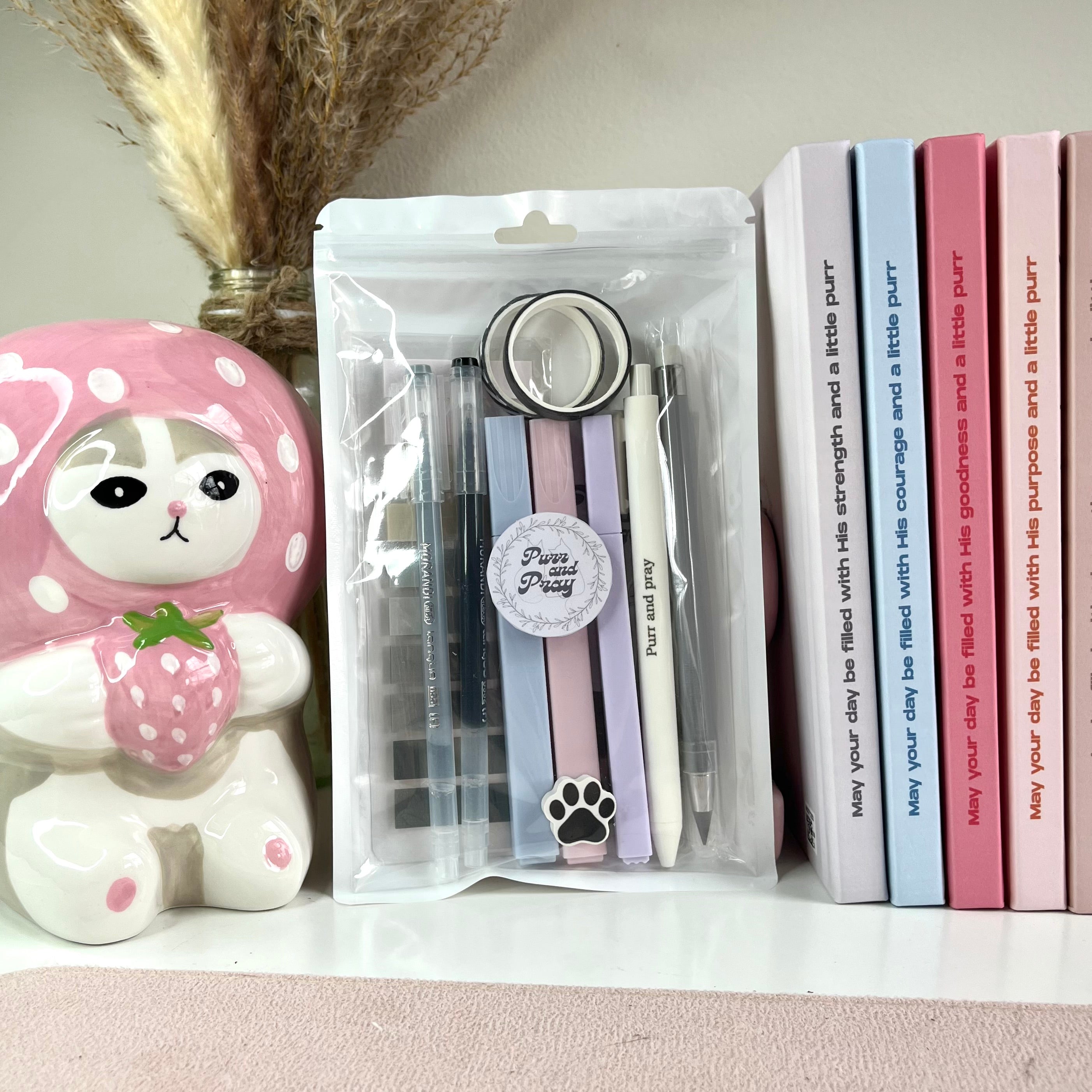 Set of pens with a clear plastic packaging.