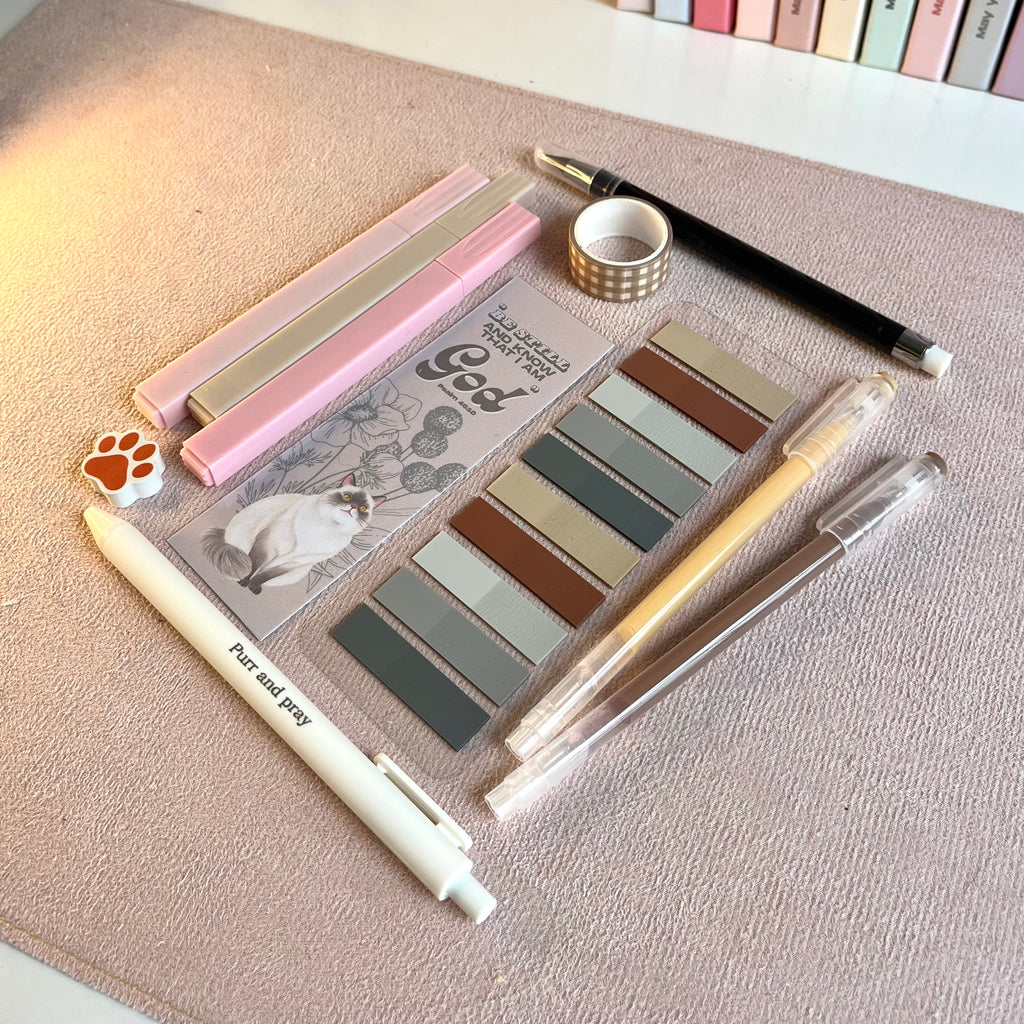 Stationery set siamese cat themed beige.